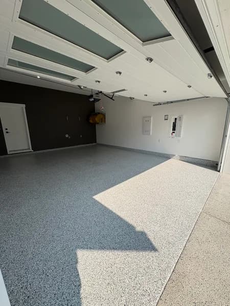 Close-up of Gravel flake epoxy texture in a Surrey garage
