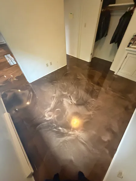 Bronze and silver swirl metallic epoxy floor in a Vancouver basement bedroom
